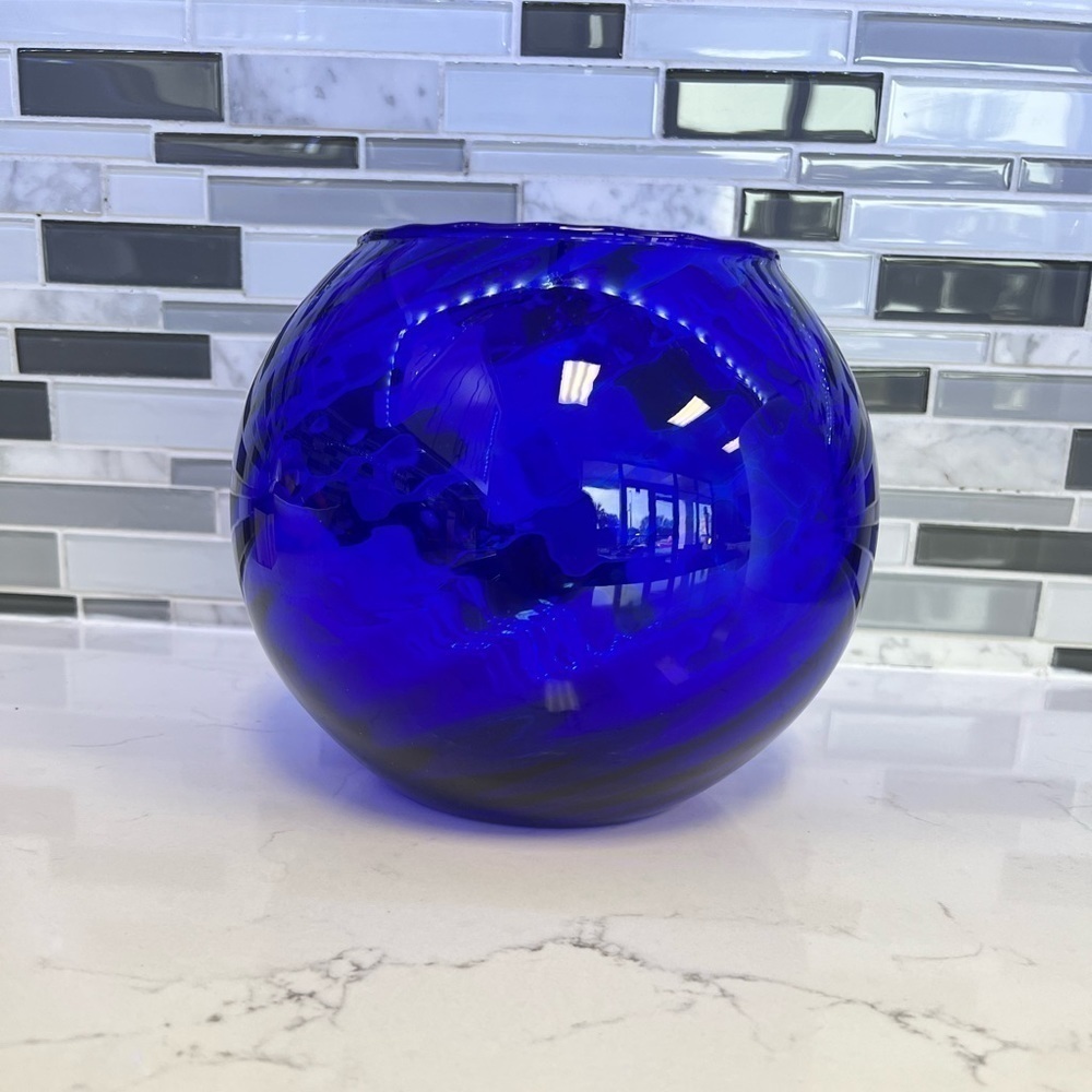 𝅺VINTAGE COBALT SPIRAL GLASS SPHERE VASE